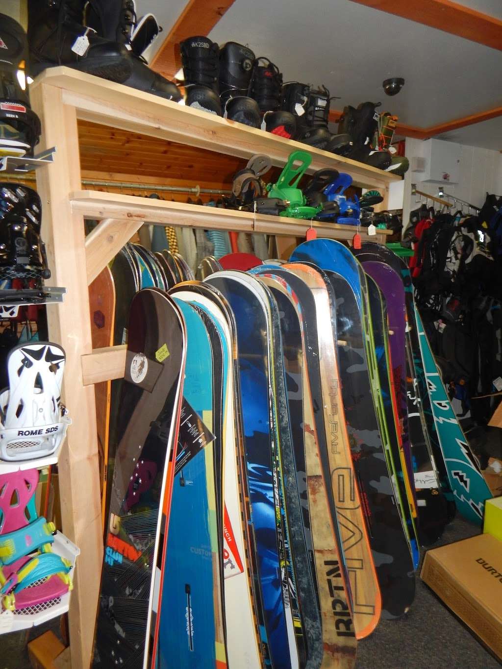 Cabin Craft Snowboard & Ski Shop | 2 Main St, Spring Mt, PA 19478 | Phone: (610) 287-7064