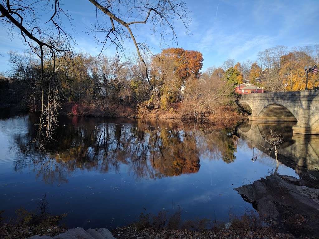 Chocolate Mill Overlook Park | 648-650 Roosevelt Ave, Pawtucket, RI 02860, USA