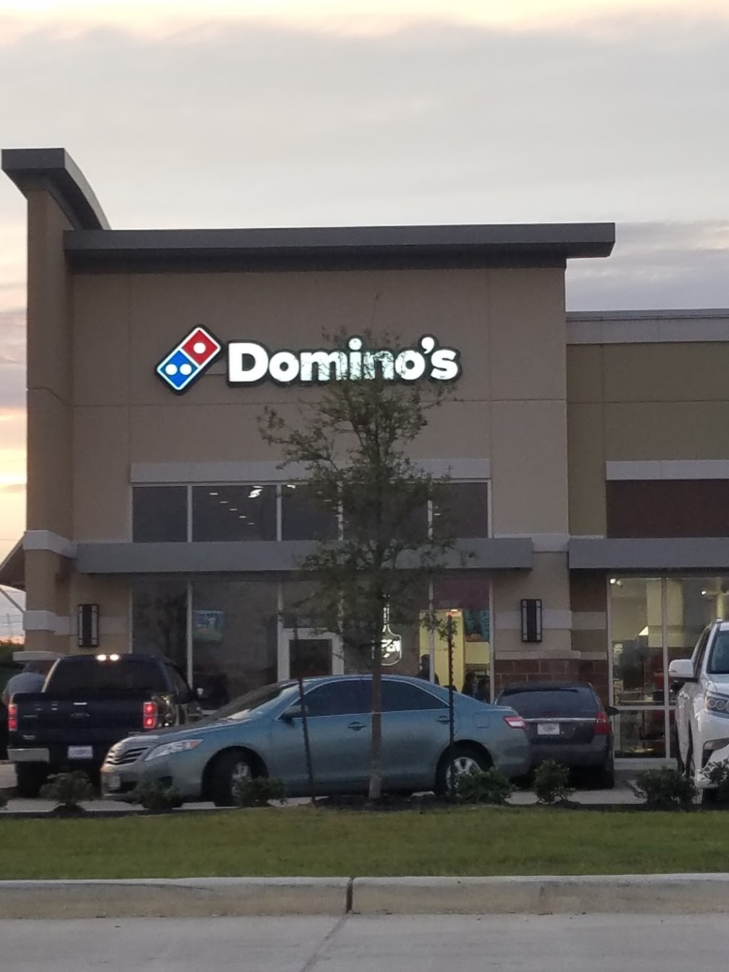 Dominos Pizza | 10424 I-10, Mont Belvieu, TX 77523, USA | Phone: (281) 573-3333