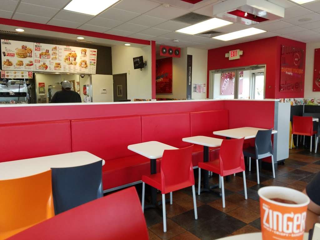 KFC | 10815 Pendleton Pike, Indianapolis, IN 46236, USA | Phone: (317) 826-0298
