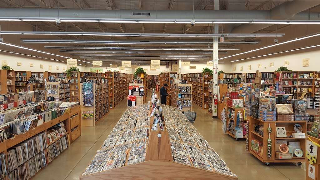 Half Price Books Schaumburg | 1075 E Golf Rd, Schaumburg, IL 60173, USA | Phone: (847) 995-0240