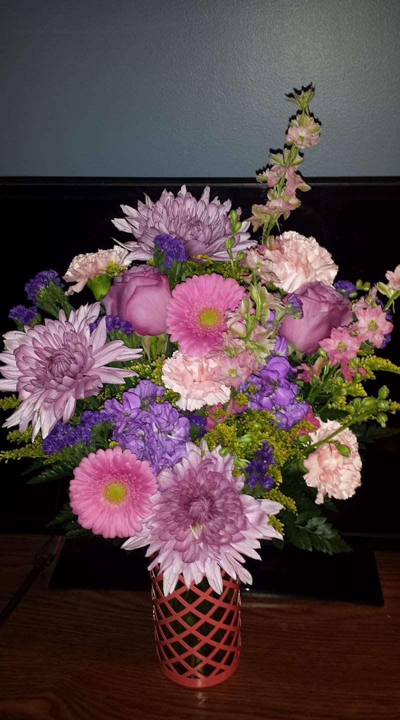 Flowers By Yvonne Inc | 932 Woodbourne Rd, Levittown, PA 19056, USA | Phone: (215) 547-7270