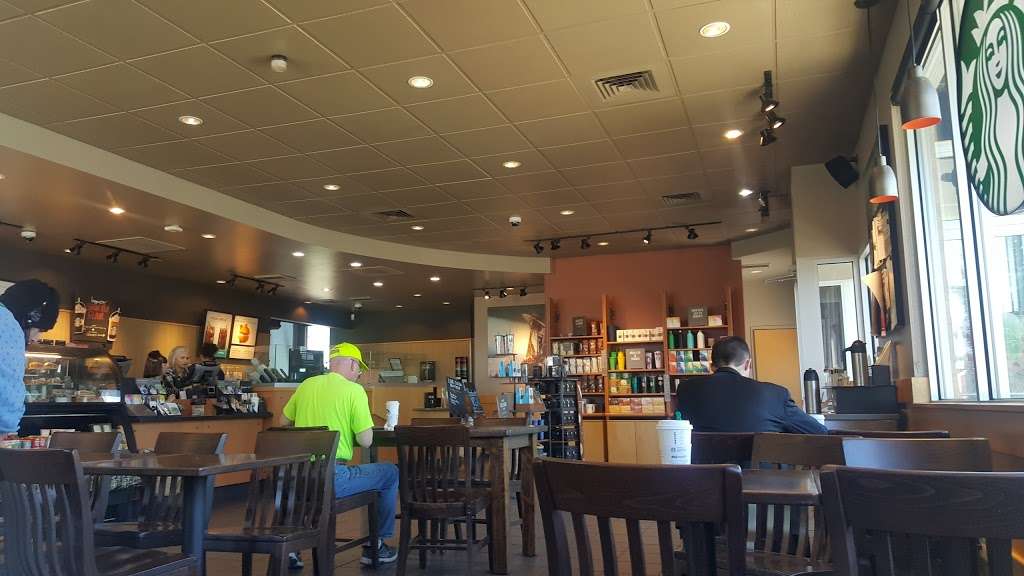 Starbucks | 2015 W Ryan Rd, Oak Creek, WI 53154, USA | Phone: (414) 761-5278