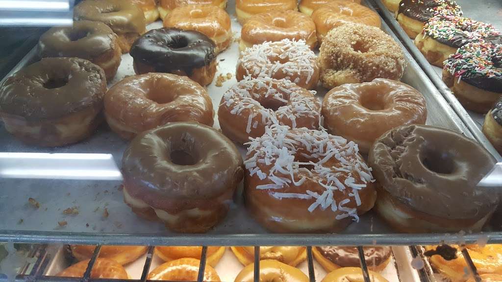 Rainbow Donuts | 2025 San Pablo Ave, Berkeley, CA 94702 | Phone: (510) 644-2029