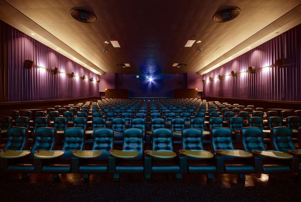 Studio Movie Grill College Park | 3535 W 86th St, Indianapolis, IN 46268, USA | Phone: (317) 876-3331