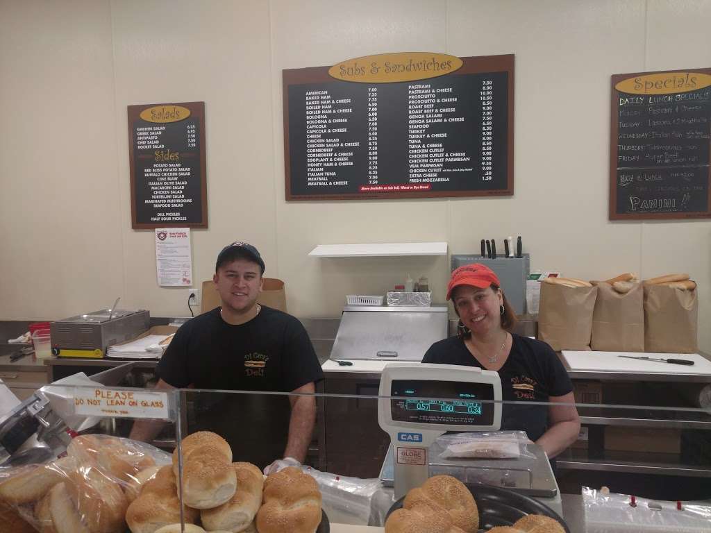 DiCaras Deli | 1349 Main St, Reading, MA 01867, USA | Phone: (781) 944-4400