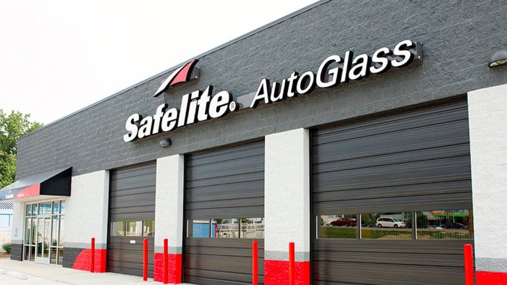 Safelite AutoGlass | 2743 Peters Creek Pkwy, Winston-Salem, NC 27127, USA | Phone: (336) 793-1478