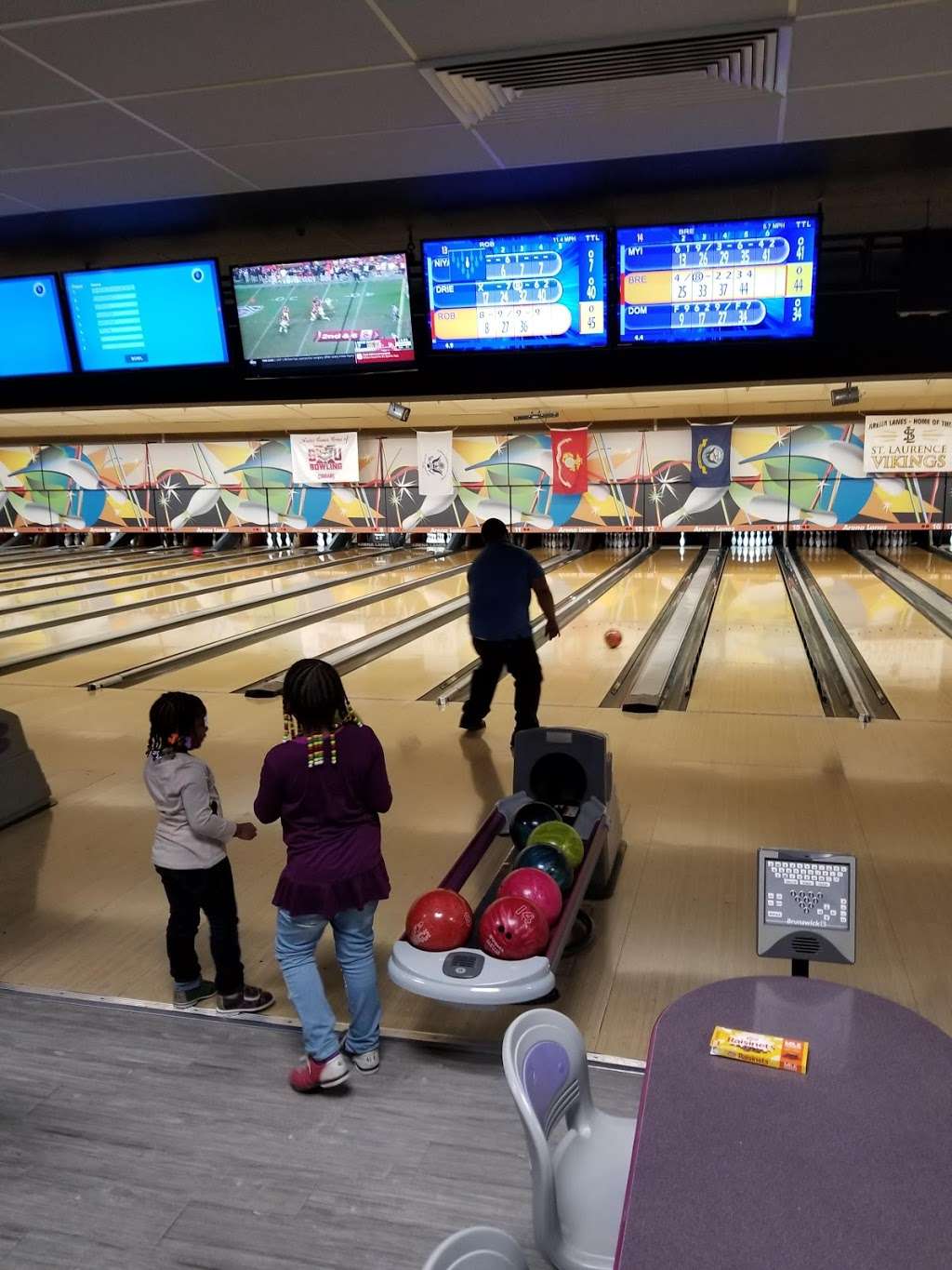 Arena Lanes | 4700 W 103rd St, Oak Lawn, IL 60453, USA | Phone: (708) 425-0900