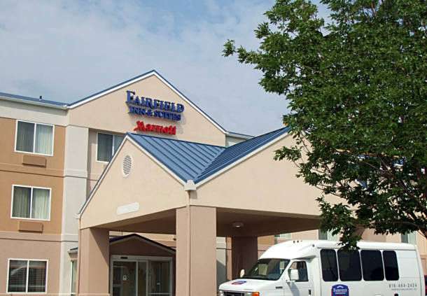 Fairfield Inn & Suites by Marriott Kansas City Airport | 11820 NW Plaza Cir, Kansas City, MO 64153, USA | Phone: (816) 464-2424