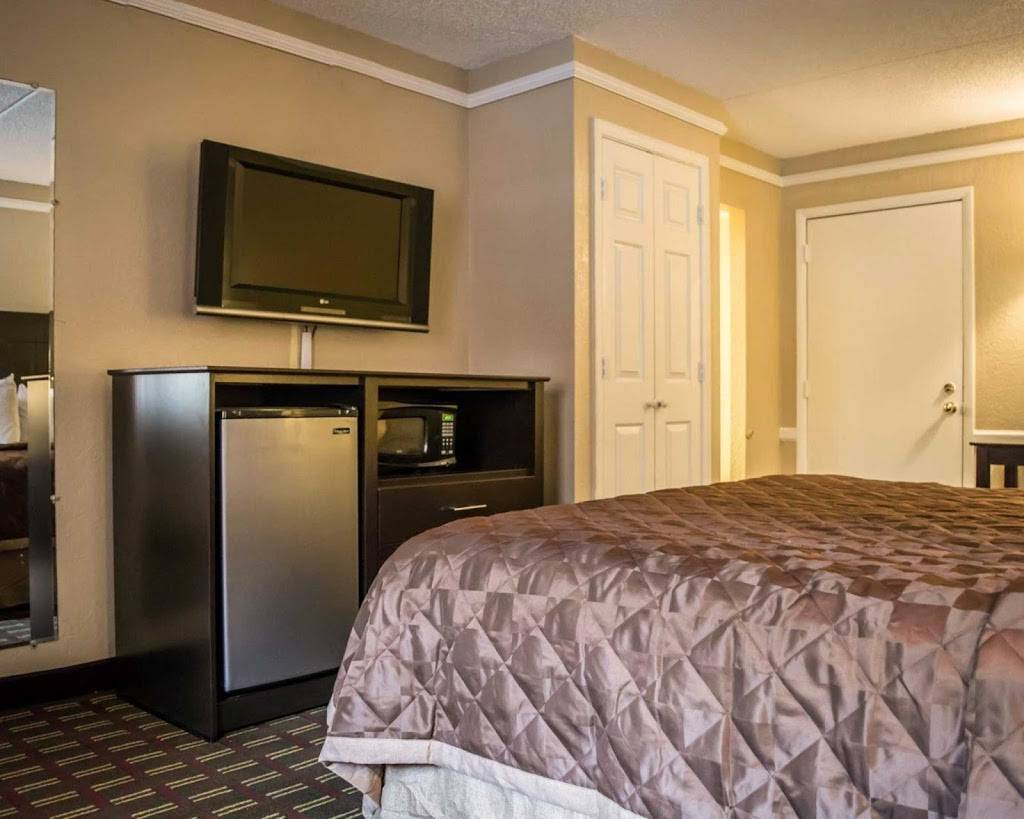 Rodeway Inn Near Ybor City - Casino | 2904 Melburne Blvd, Tampa, FL 33605, USA | Phone: (813) 374-2108