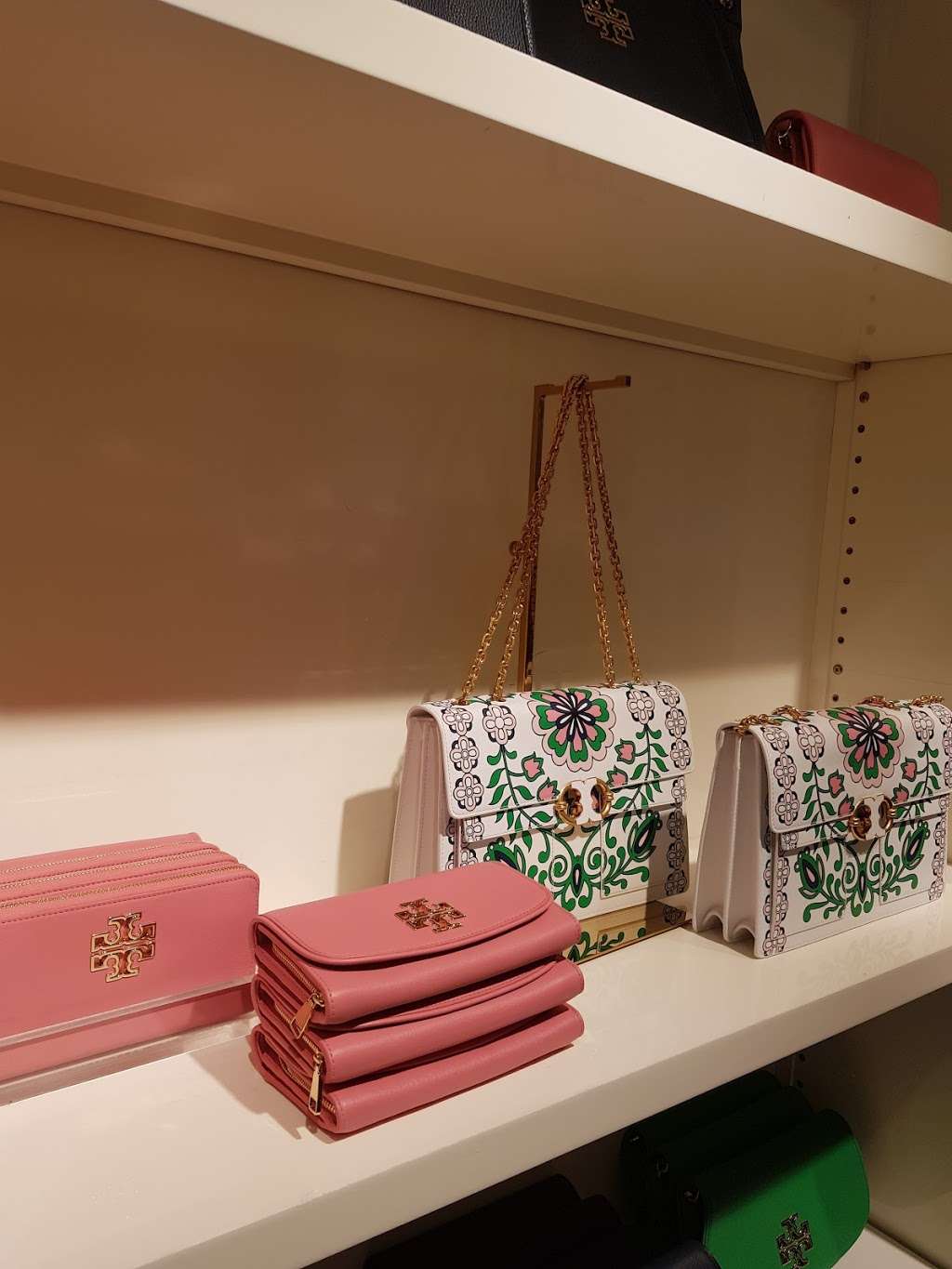 Tory Burch Outlet | 1 Premium, Outlet Blvd #280, Wrentham, MA 02093, USA | Phone: (508) 384-2098