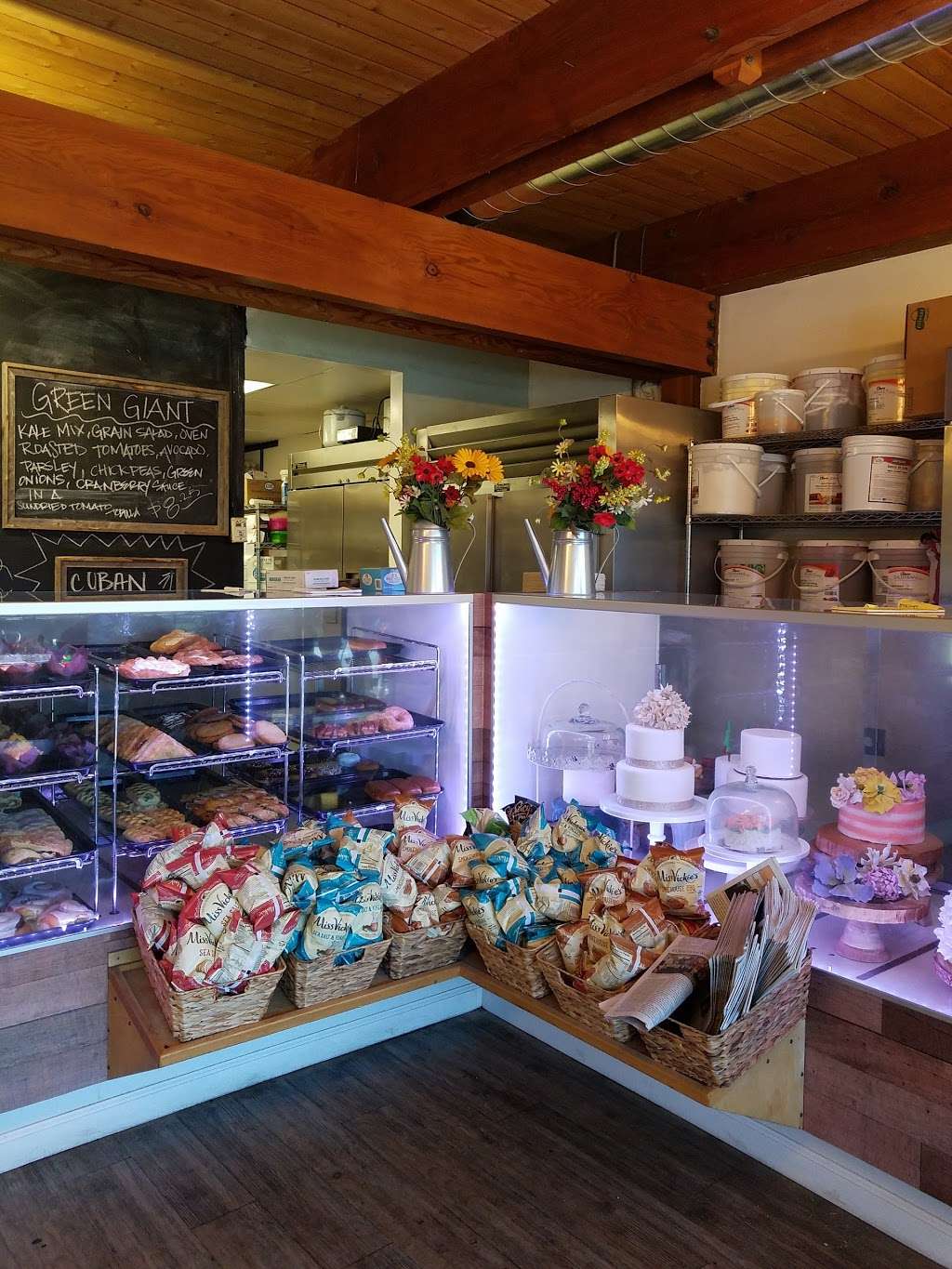 Cinnamons Bakery & Sandwich Shoppe | 1350 CA-2 #2, Wrightwood, CA 92397 | Phone: (760) 249-5588