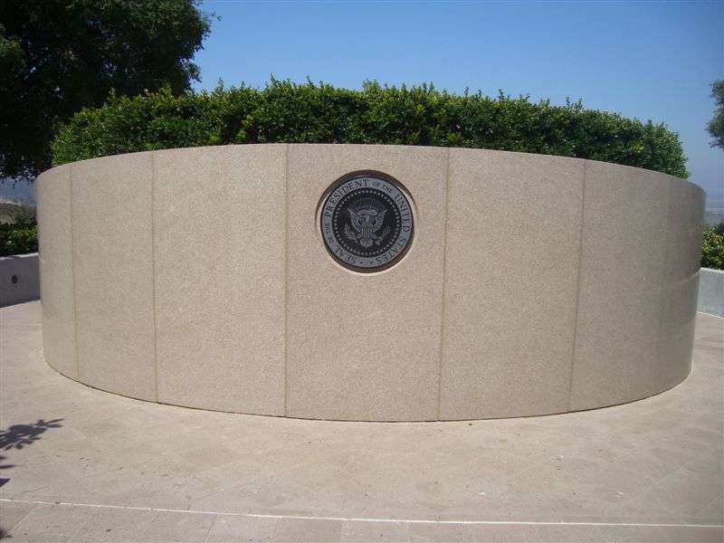 Ronald Reagan Gravesite | 40 Presidential Dr, Simi Valley, CA 93065, USA | Phone: (805) 522-2977