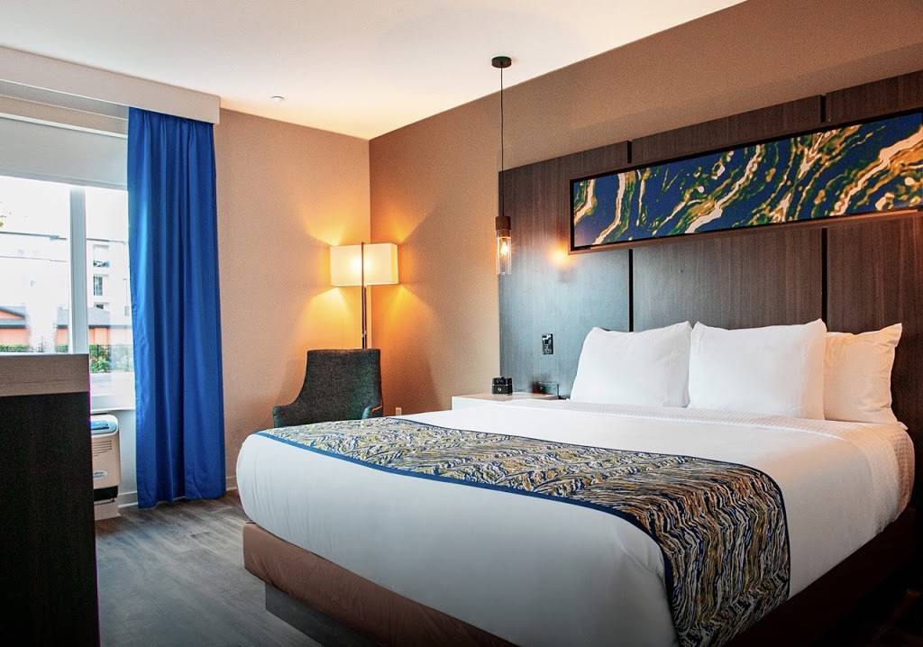 La Quinta Inn & Suites by Wyndham Orlando IDrive Theme Parks | 11545 International Dr, Orlando, FL 32821, USA | Phone: (407) 315-7400