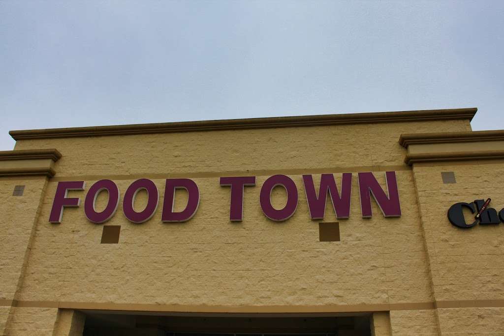 Food Town | 20851 FM 1485, New Caney, TX 77357, USA | Phone: (281) 689-3440