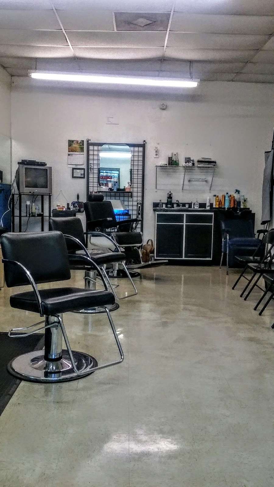 Sunday Mornings Barber Shop and Hair Salon | 6600 Laura Koppe Rd, Houston, TX 77016, USA | Phone: (832) 495-2822