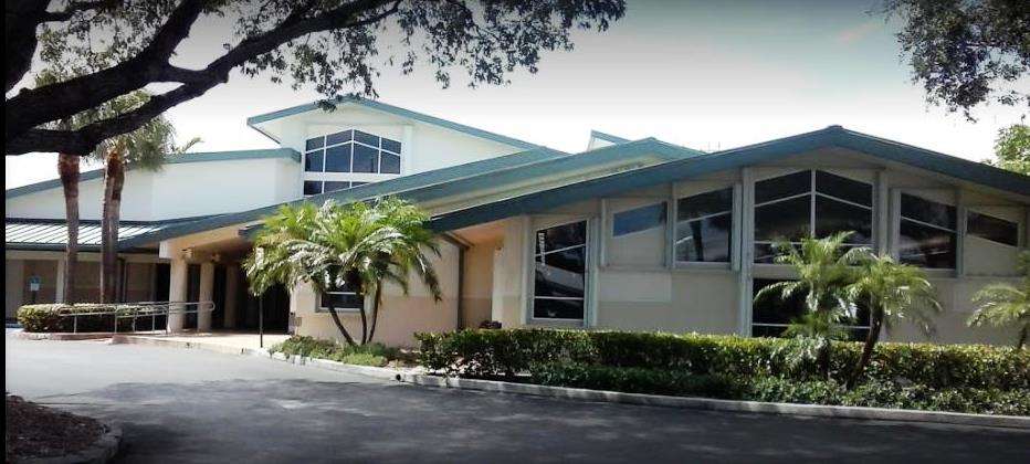 Lighthouse Point Library - City Library | 2200 NE 38th St, Lighthouse Point, FL 33064, USA | Phone: (954) 946-6398