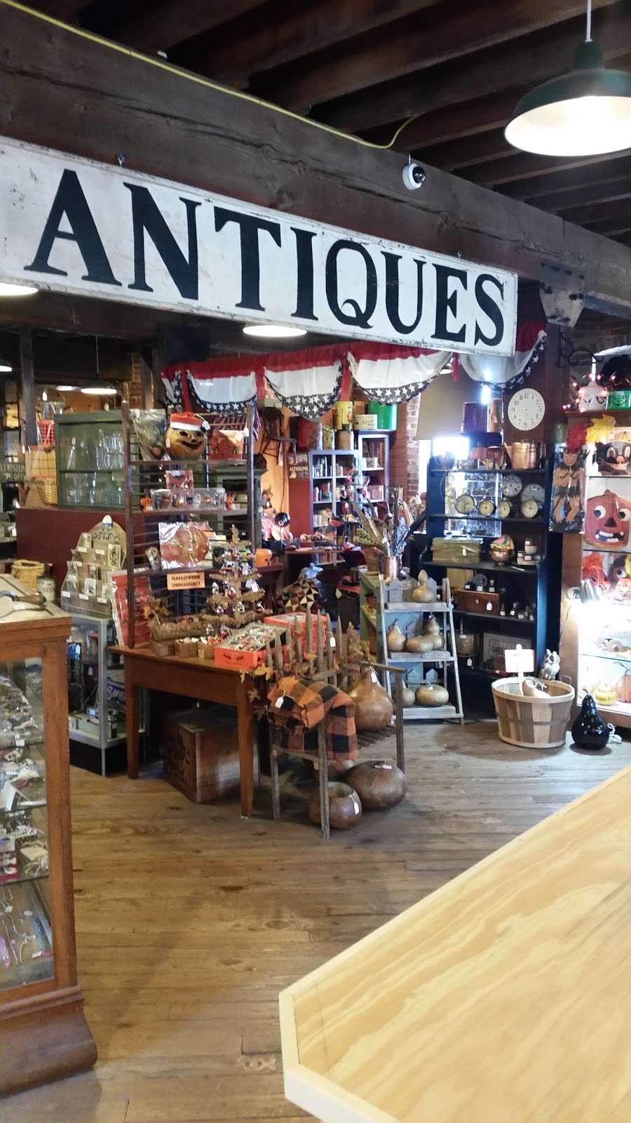 Strasburg Antique Market | 207 Georgetown Rd, Strasburg, PA 17579, USA | Phone: (717) 687-5624