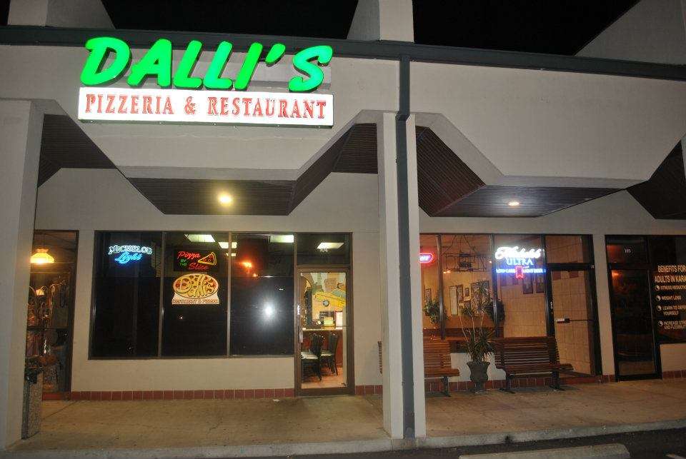 Dallis Pizzeria | 101 N Country Club Rd, Lake Mary, FL 32746, USA | Phone: (407) 302-2707