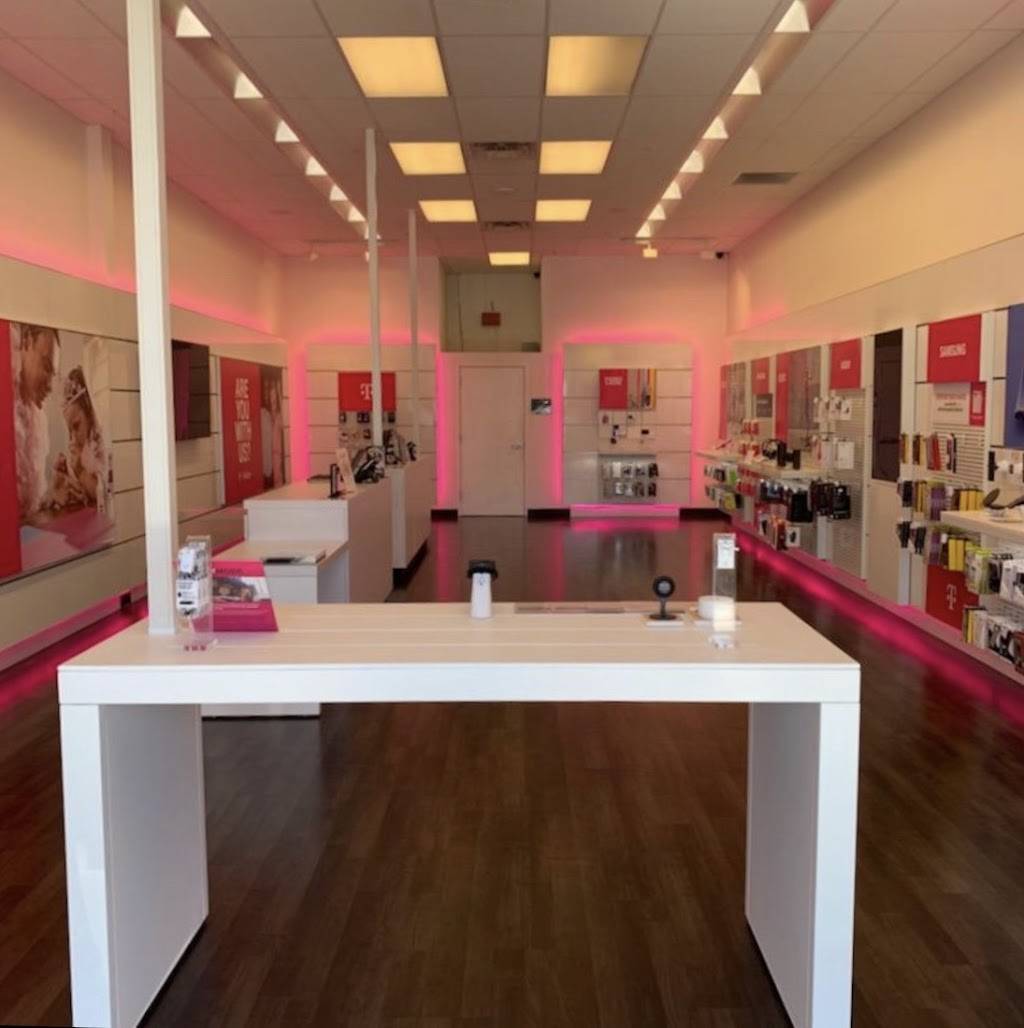 T-Mobile | 15727 SE Happy Valley Town Center Dr, Happy Valley, OR 97015 | Phone: (503) 826-5645