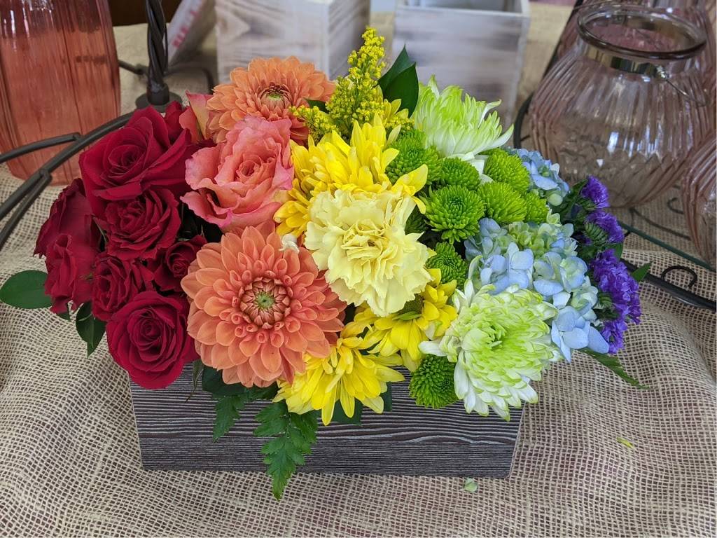 Expressions Floral Design Studio | 1247 N Hamilton Rd, Columbus, OH 43230, USA | Phone: (614) 858-0444