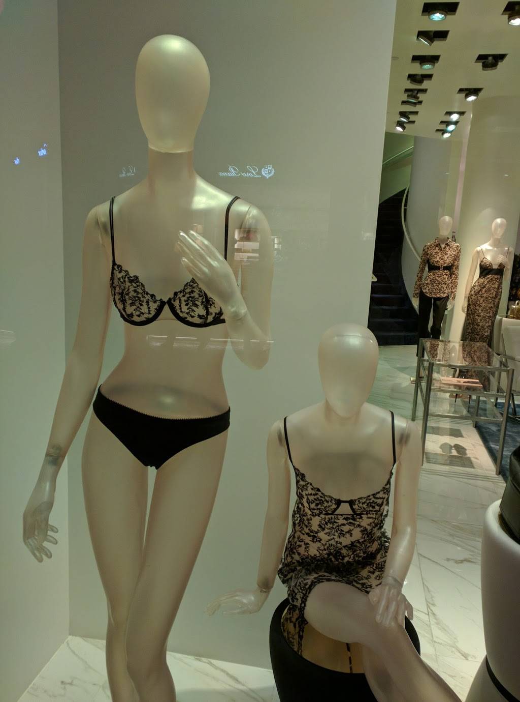 La Perla | Forum Shops at Caesars, 3500 S Las Vegas Blvd, Las Vegas, NV 89109, USA | Phone: (702) 732-9820