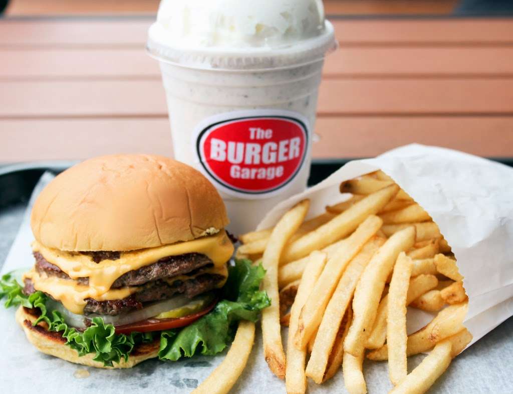 The Burger Garage | 25-36 Jackson Ave, Long Island City, NY 11101, USA | Phone: (718) 392-0424