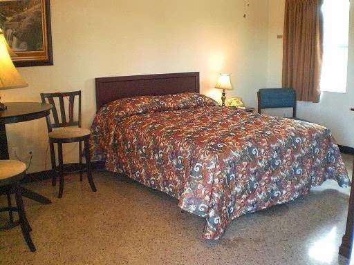 Coral Ridge Inn | 40990 US-27, Davenport, FL 33837, USA | Phone: (863) 438-7475