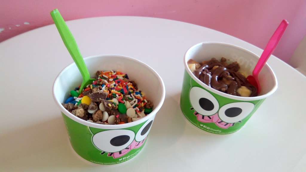 SweetFrog | 6025 Burke Centre Pkwy E, Burke, VA 22015 | Phone: (703) 250-3764