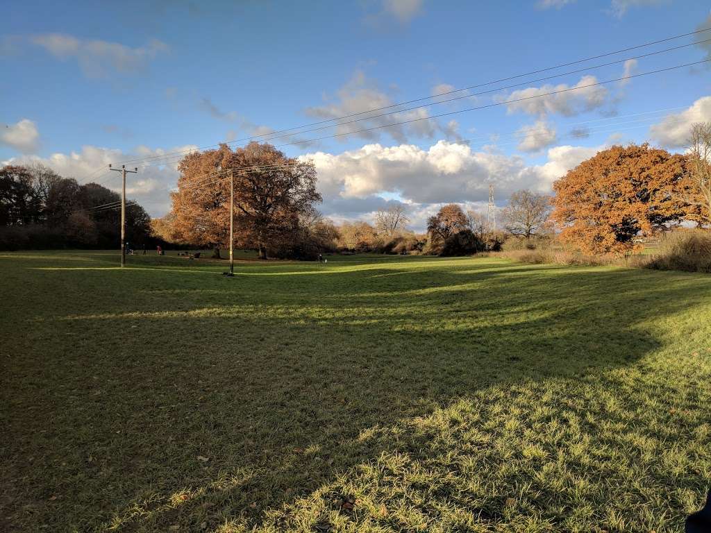 Cambridge Lodge Park | Horley RH6 8PR, UK