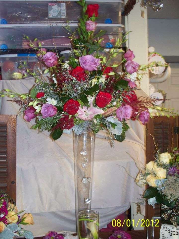 Buds, Blooms & Bouquets | 202 Depot St, Gardner, IL 60424, USA | Phone: (815) 237-2727