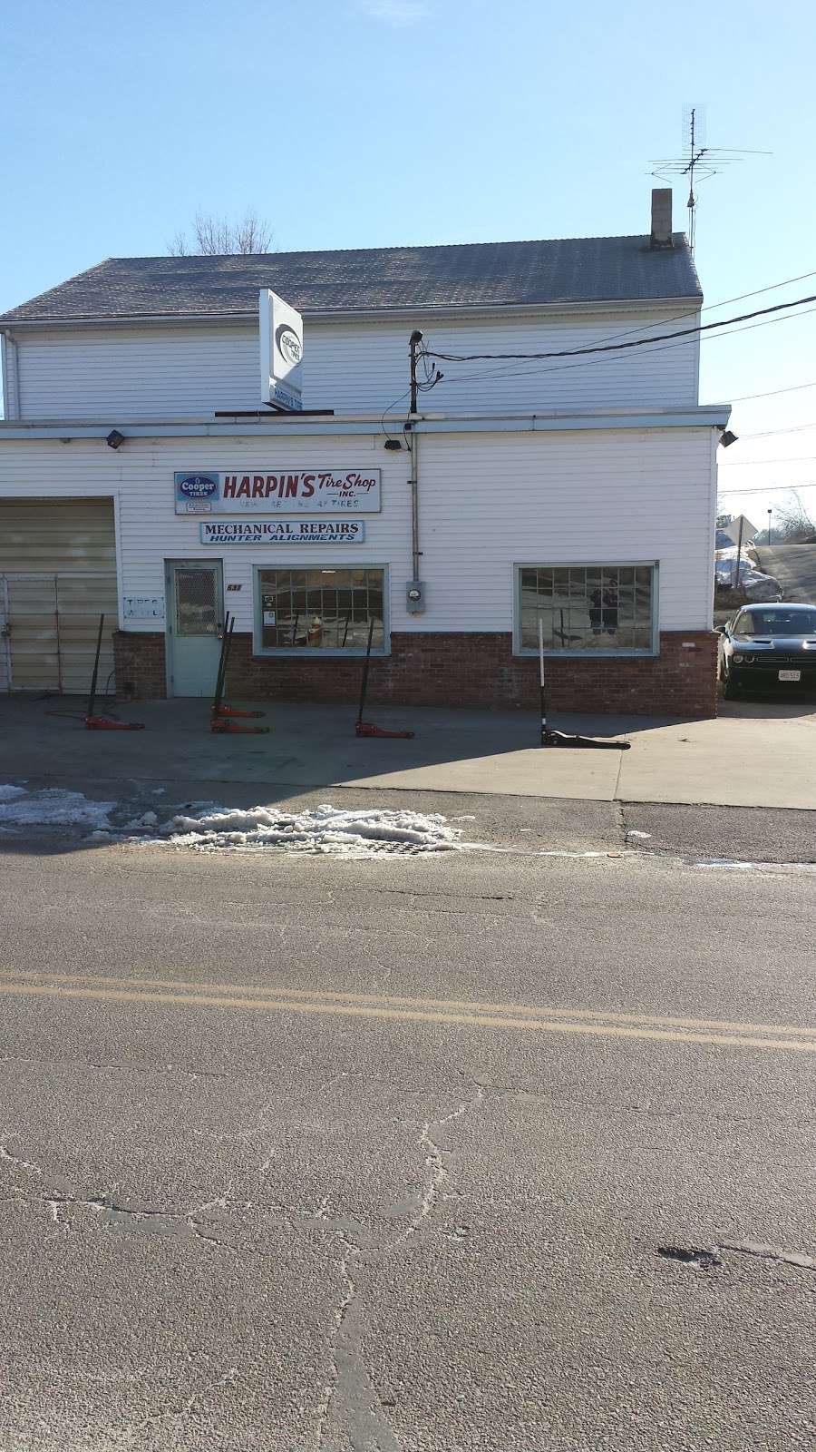 Harpins Tire Shop Inc | 631 Rathbun St, Blackstone, MA 01504, USA | Phone: (508) 883-6619