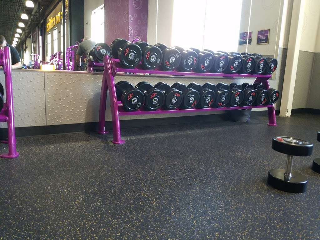 Planet Fitness | 470 NE Barry Rd, Kansas City, MO 64155, USA | Phone: (816) 420-0700