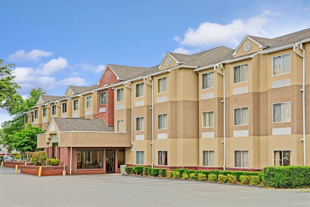 Microtel Inn & Suites by Wyndham Cornelius/Lake Norman | 20820 Torrence Chapel Rd, Cornelius, NC 28031 | Phone: (704) 895-1828