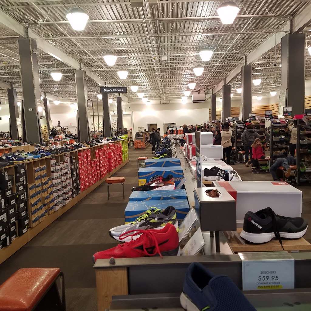 DSW Designer Shoe Warehouse | 357 Old Country Rd, Carle Place, NY 11514 | Phone: (516) 876-0204