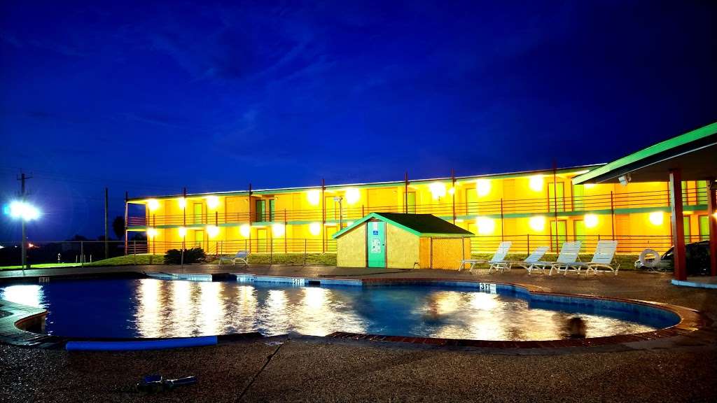 Crystal Palace Resort | 1600 State Hwy 87, Galveston, TX 77550, USA | Phone: (409) 684-6554