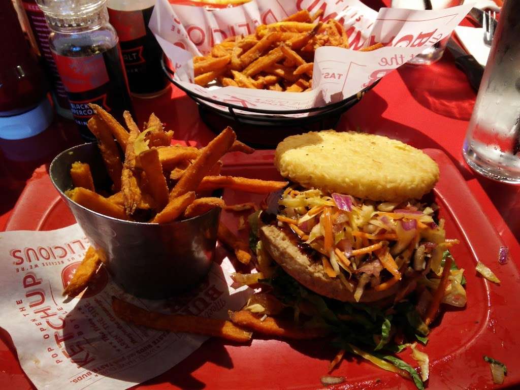Red Robin Gourmet Burgers and Brews | 14450 Chantilly Crossing Ln, Chantilly, VA 20151, USA | Phone: (703) 961-0620