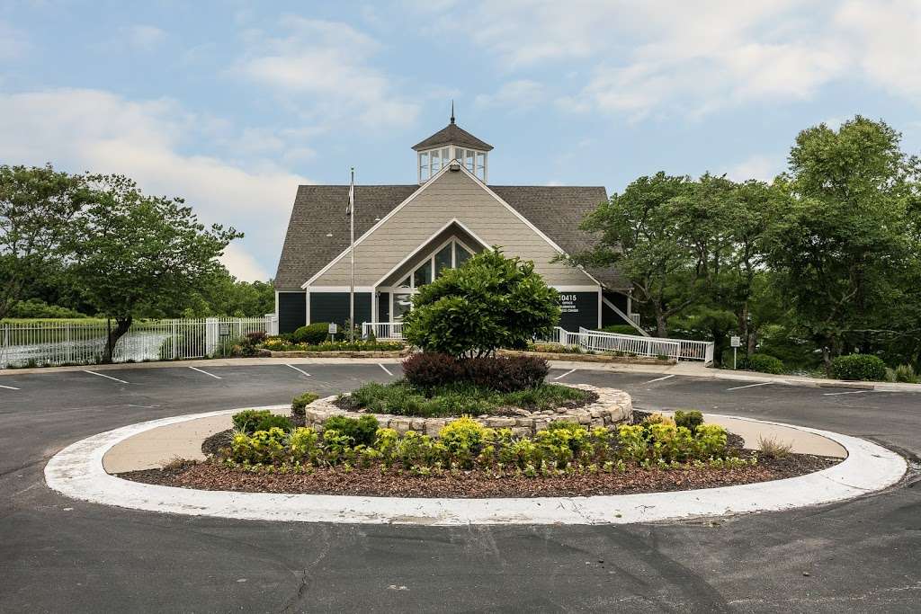 Whispering Lake | 10415 East 43rd St East, #43rd, Kansas City, MO 64133, USA | Phone: (844) 673-7158