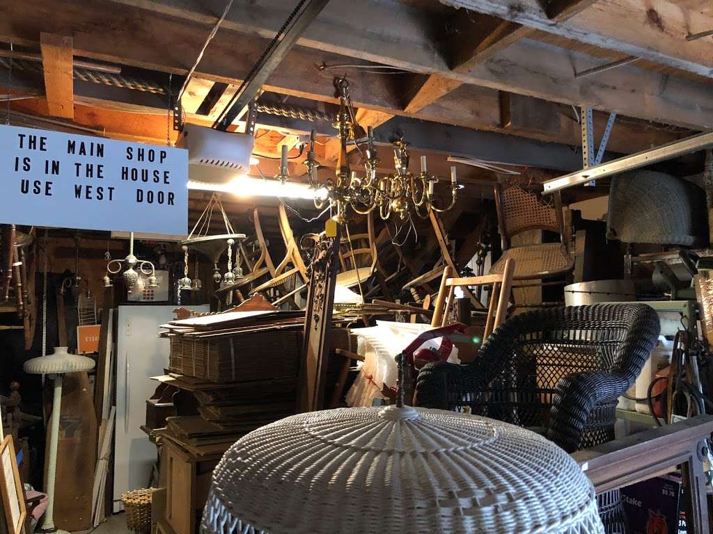 Rickety Robin Antiques | 703 Milwaukee St, Delafield, WI 53018, USA | Phone: (262) 646-8870