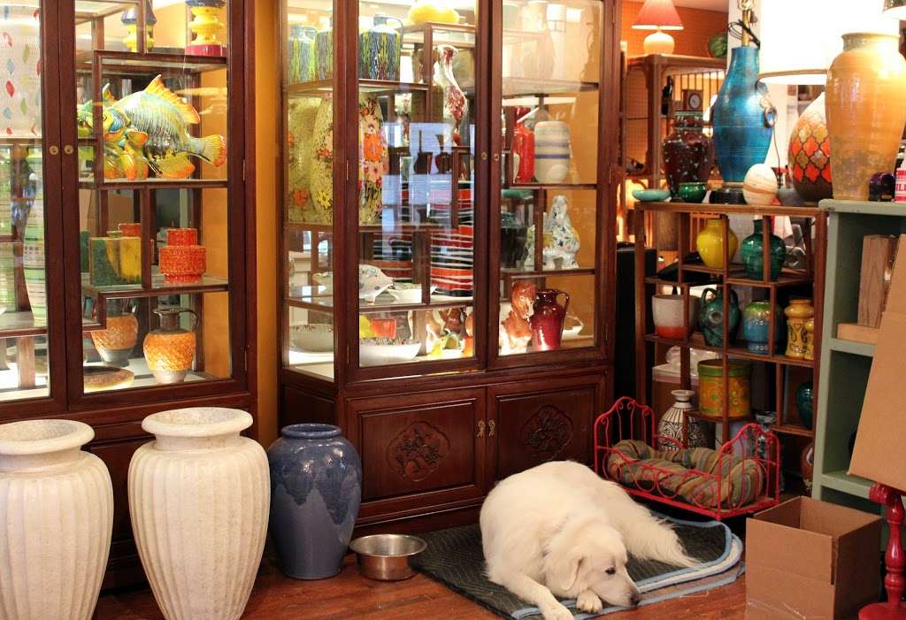 Thomas K. Libby Antiques & Ceramics | Cannondale Village, 26 Cannon Rd., Wilton, CT 06897, USA | Phone: (203) 247-6164