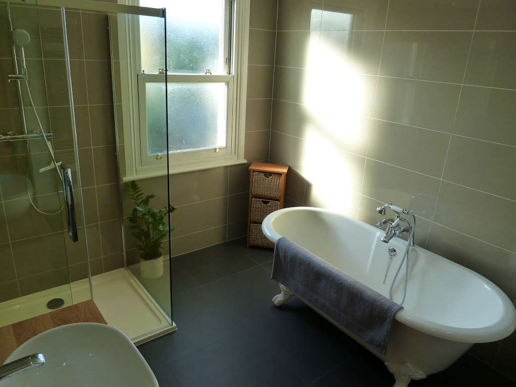Chigwell Bathroom Services | Office: 1 HOLLY COTTAGES, BELL COMMON, Epping CM16 4EA, UK | Phone: 020 8500 3666