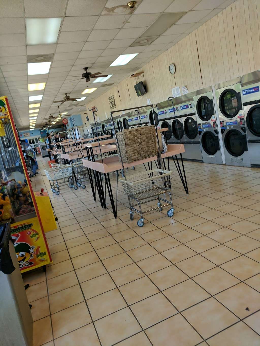 Coin Laundry | 1820 N Main Ave, Newton, NC 28658, USA