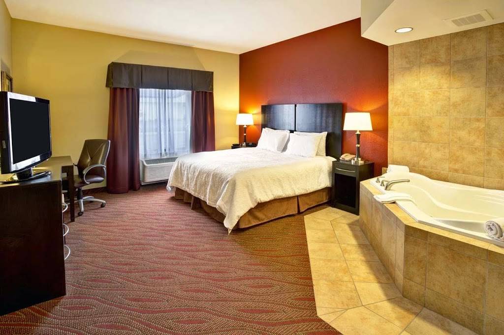 Hampton Inn Ft. Wayne/Dupont Road | 3520 E Dupont Rd, Fort Wayne, IN 46825, USA | Phone: (260) 483-3999