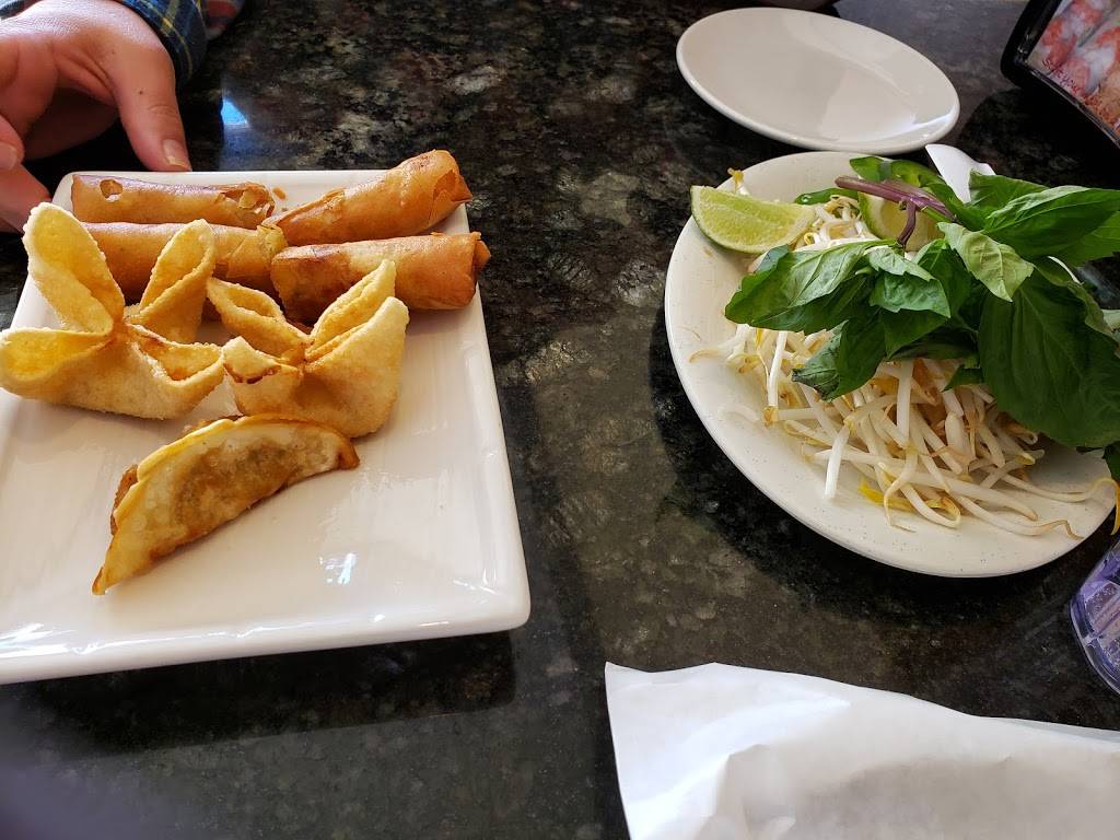 Pho 7 | 10009 E Hampden Ave, Denver, CO 80231, USA | Phone: (303) 752-1065