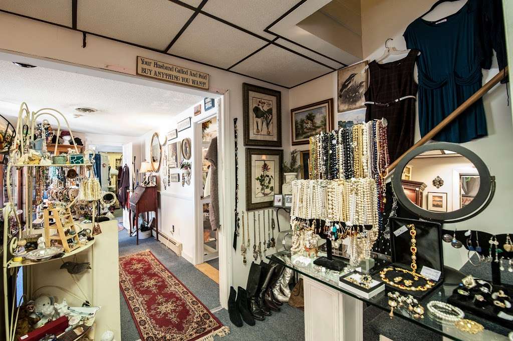 Lynns Vintage Flair | 244 Newburyport Turnpike, Rowley, MA 01969, USA | Phone: (978) 948-5005