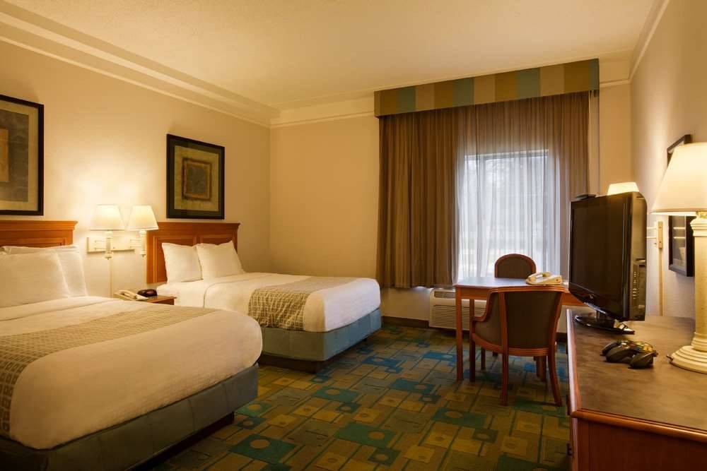 La Quinta Inn & Suites by Wyndham Austin Southwest | 4424 S MoPac Expy, Austin, TX 78735, USA | Phone: (512) 899-3000