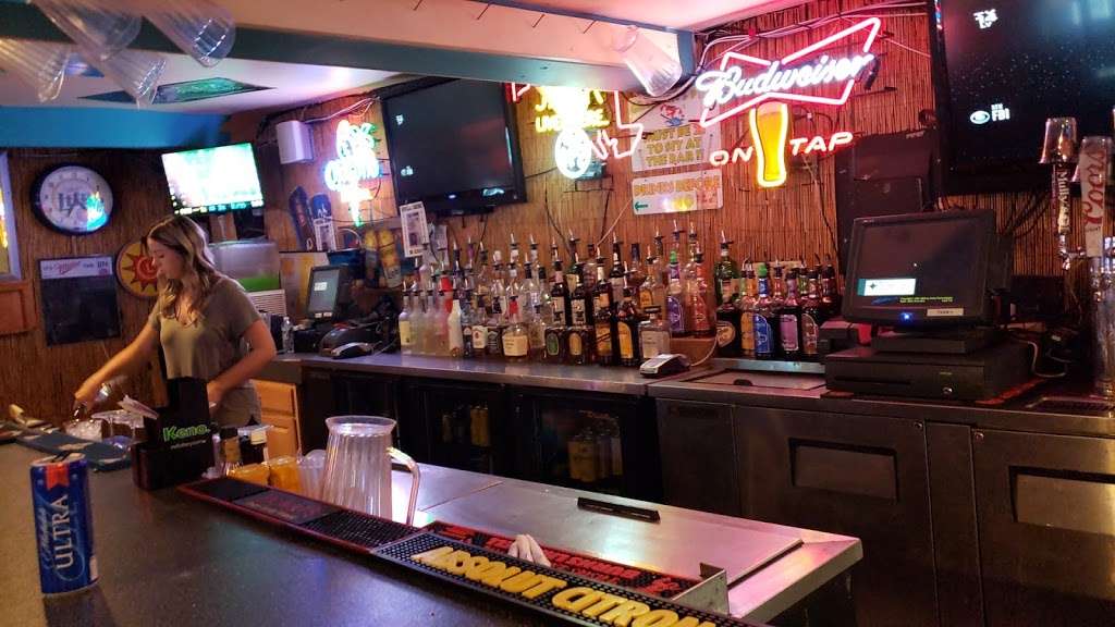 Gilligans Pier | 11535 Popes Creek Rd, Newburg, MD 20664, USA | Phone: (301) 259-4514