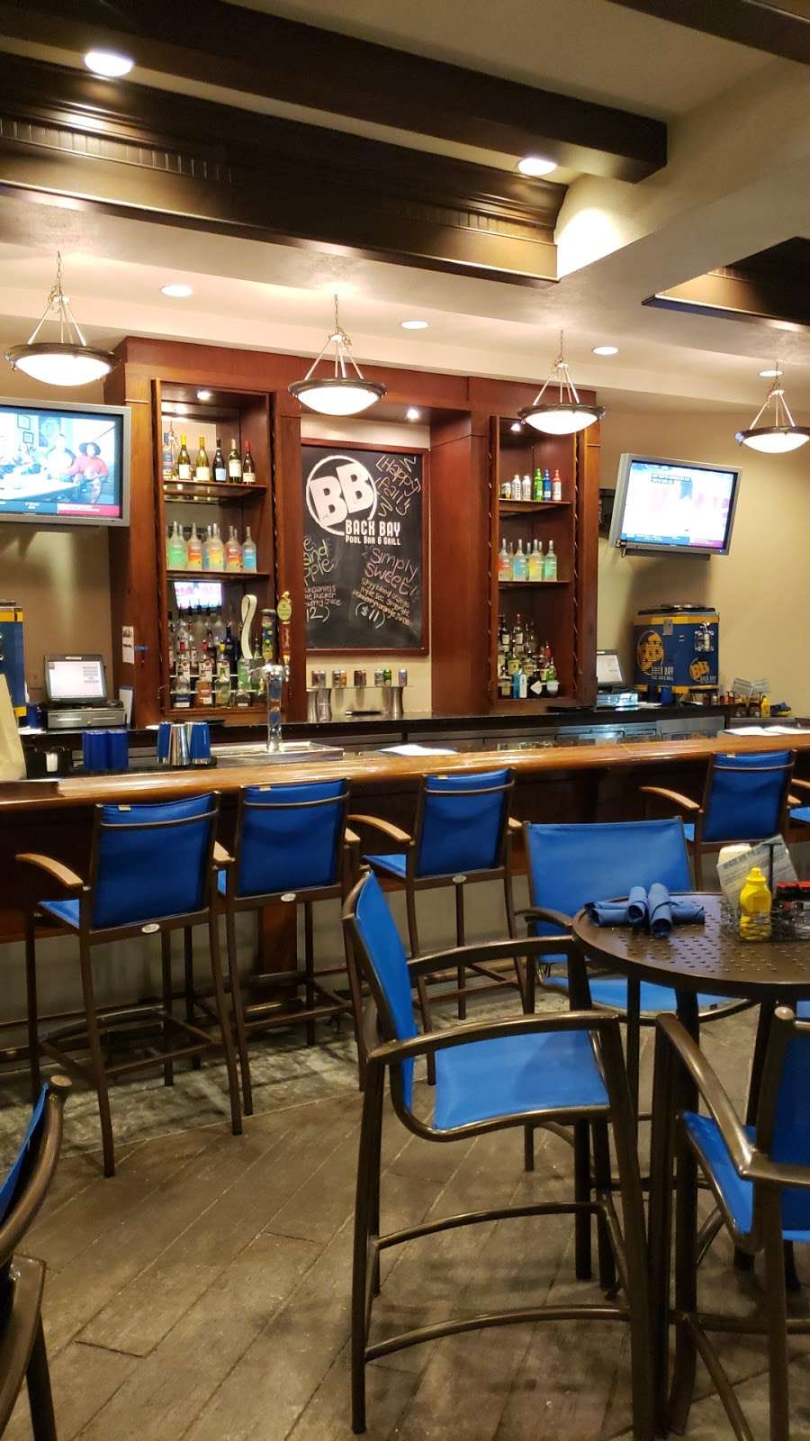 Back Bay Bar & Grill | 9458 Via Encinas, Orlando, FL 32830 | Phone: (407) 390-2300