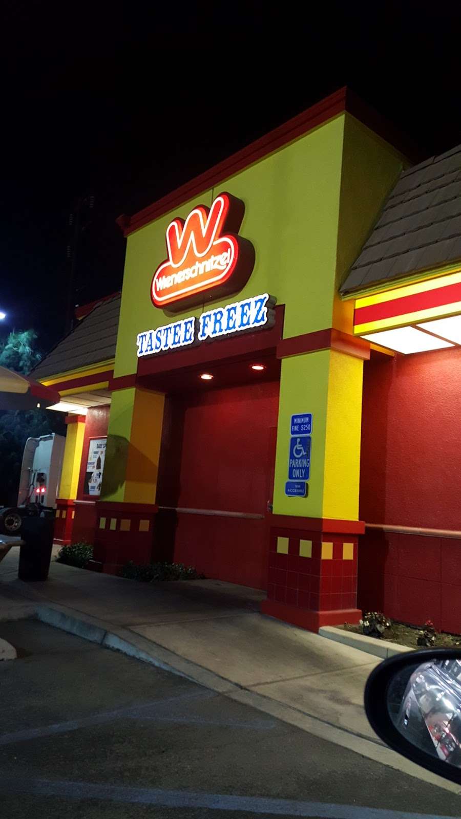 Wienerschnitzel | 1175 E Walnut St, Ontario, CA 91761 | Phone: (909) 673-1711