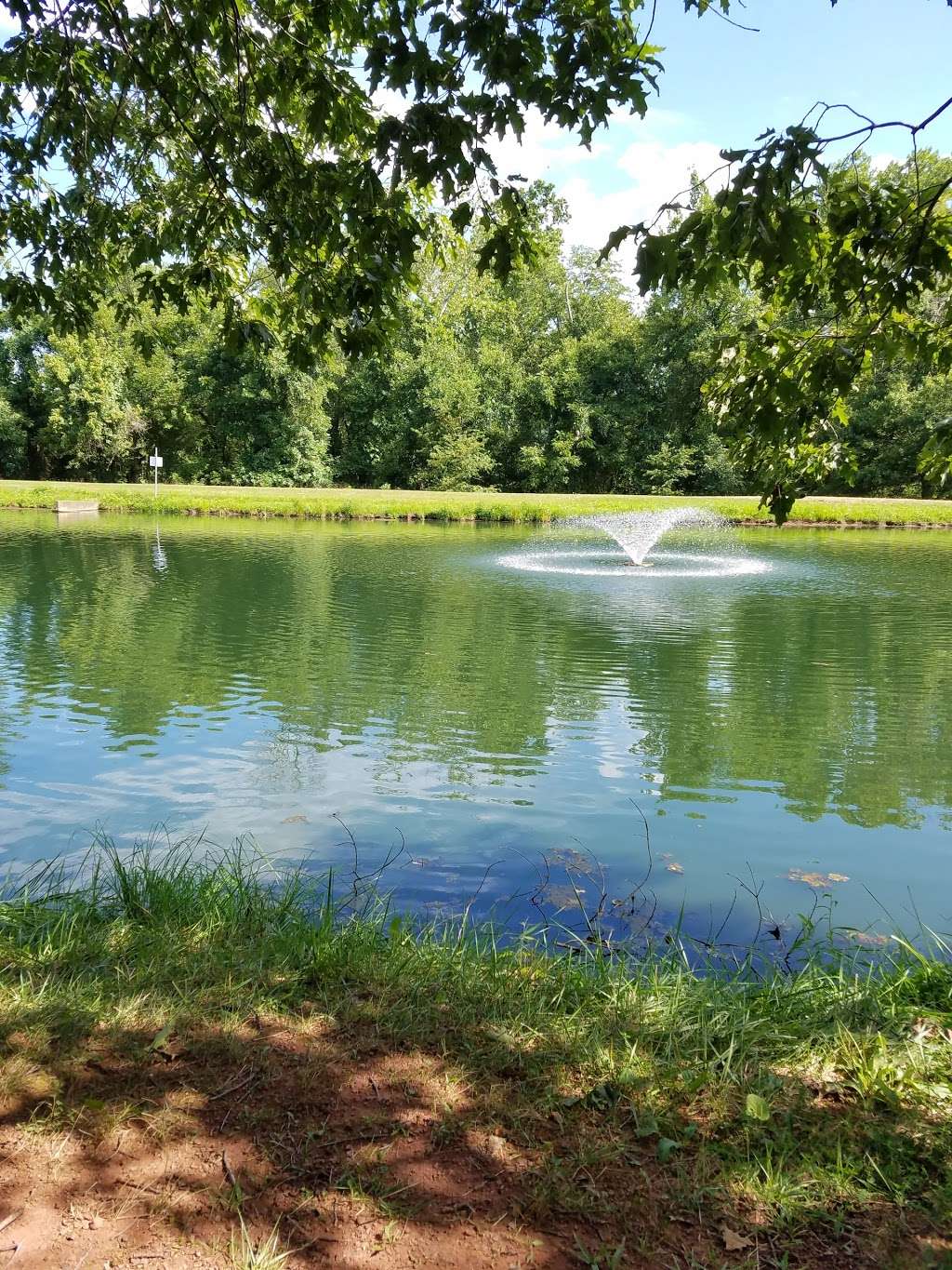 Stevens Park Pond | 17533 Collier Cir, Poolesville, MD 20837, USA